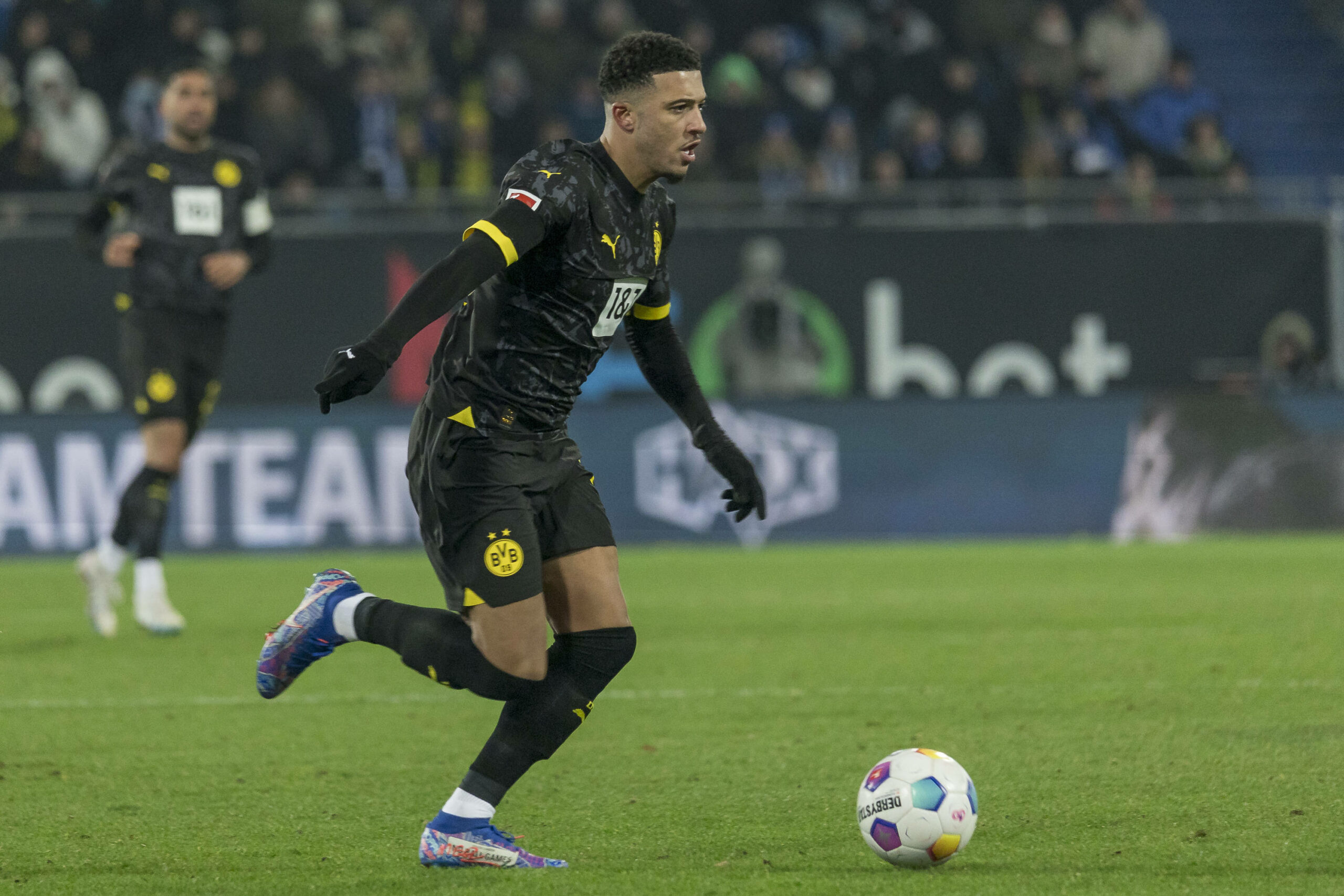 Wie in alten Tagen: Jadon Sancho gelingt bei seiner Rückkehr für Borussia Dortmund gleich eine Vorlage beim 3:0 gegen den SV Darmstadt. (Foto: Beautiful Sports / Imago)